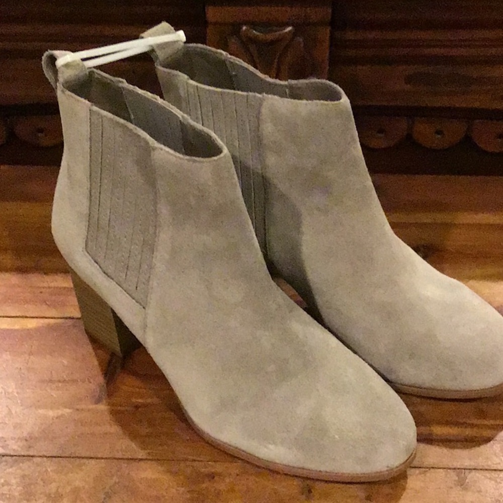 NWT INC Tan Suede Boots